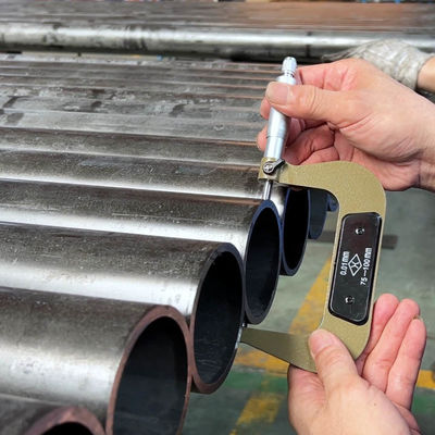 Stopień 4130 Rury ze stali stopowej chromolowej o wysokiej wytrzymałości do wiercenia ropy naftowej i rurki do wiertarki z konstrukcją bez szwów